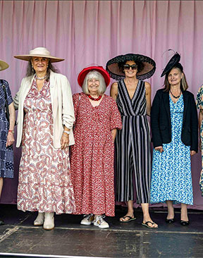 Off to a stylish start – Plumpton opens new National Hunt season with Ladies Day 